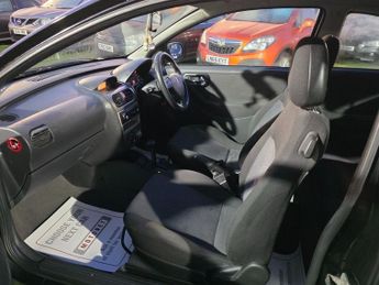 VAUXHALL CORSA 1.4i 16v Design Hatchback 3dr Petrol Automatic (a/c) (178 g/km, 