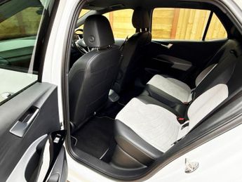 VOLKSWAGEN ID.3 Pro S 77kWh Tour Hatchback 5dr Electric Auto (4 Seat) (204 ps)