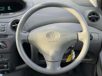 TOYOTA YARIS 1.3 VVT-i 16v GLS Hatchback 3dr Petrol Automatic (160 g/km, 85 b