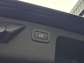 LAND ROVER DISCOVERY SPORT 2.0 TD4 HSE Luxury SUV 5dr Diesel Auto 4WD Euro 6 (s/s) (180 ps)