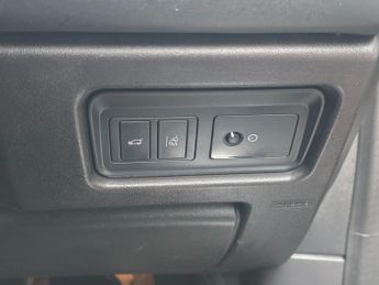 LAND ROVER DISCOVERY SPORT 2.0 TD4 HSE Luxury SUV 5dr Diesel Auto 4WD Euro 6 (s/s) (180 ps)