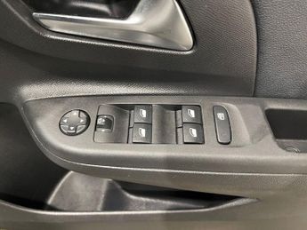 VAUXHALL Corsa Electric 50kWh Elite Premium Hatchback 5dr Electric Auto (136 ps)