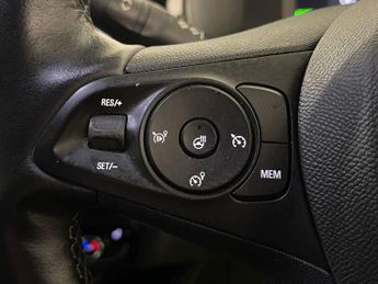 VAUXHALL Corsa Electric 50kWh Elite Premium Hatchback 5dr Electric Auto (136 ps)