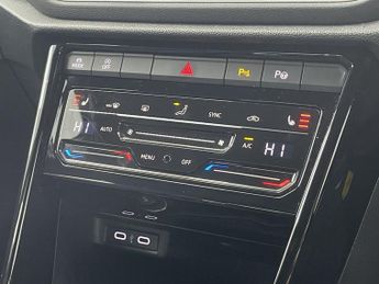 VOLKSWAGEN T-ROC 2.0 TDI R-Line SUV 5dr Diesel DSG Euro 6 (s/s) (150 ps)