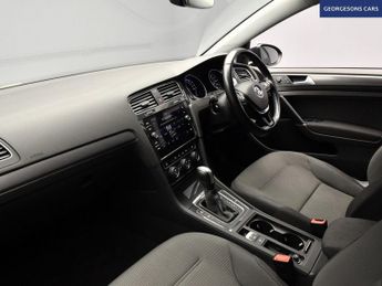 VOLKSWAGEN E-GOLF 35.8kWh e-Golf Hatchback 5dr Electric Auto (136 ps)