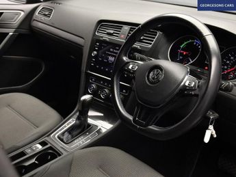 VOLKSWAGEN E-GOLF 35.8kWh e-Golf Hatchback 5dr Electric Auto (136 ps)