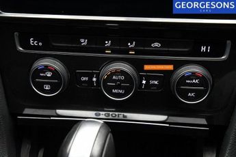 VOLKSWAGEN E-GOLF 35.8kWh e-Golf Hatchback 5dr Electric Auto (136 ps)