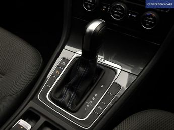 VOLKSWAGEN E-GOLF 35.8kWh e-Golf Hatchback 5dr Electric Auto (136 ps)