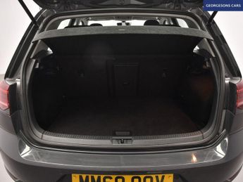 VOLKSWAGEN E-GOLF 35.8kWh e-Golf Hatchback 5dr Electric Auto (136 ps)