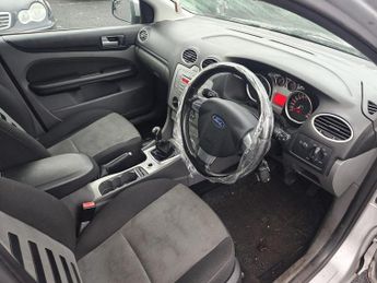 FORD FOCUS 1.6 Zetec Hatchback 5dr Petrol Manual (161 g/km, 99 bhp)
