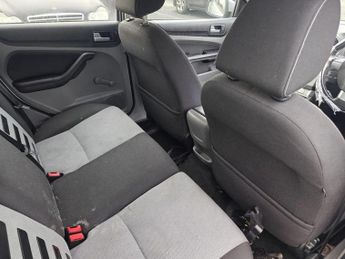 FORD FOCUS 1.6 Zetec Hatchback 5dr Petrol Manual (161 g/km, 99 bhp)