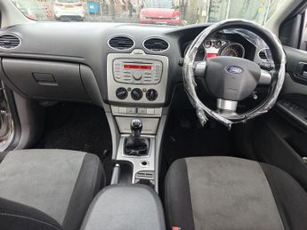 FORD FOCUS 1.6 Zetec Hatchback 5dr Petrol Manual (161 g/km, 99 bhp)