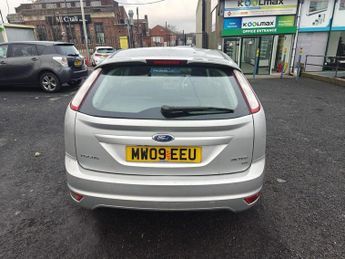 FORD FOCUS 1.6 Zetec Hatchback 5dr Petrol Manual (161 g/km, 99 bhp)