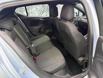 VAUXHALL ASTRA 1.4i Turbo SRi Hatchback 5dr Petrol Auto Euro 6 (s/s) (150 ps)