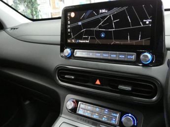 HYUNDAI KONA 64kWh Premium SUV 5dr Electric Auto (10.5kW Charger) (204 ps)