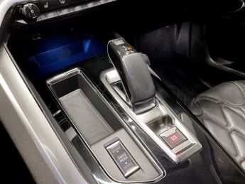 PEUGEOT 3008 1.6 13.2kWh Allure SUV 5dr Petrol Plug-in Hybrid e-EAT Euro 6 (s