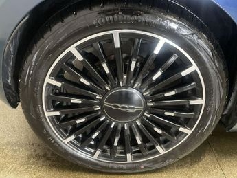 FIAT 500e C 42kWh La Prima Convertible 2dr Electric Auto (118 ps)