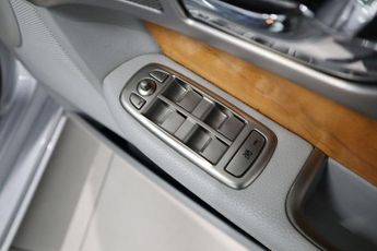 JAGUAR XF 2.7d V6 Luxury Saloon 4dr Diesel Auto Euro 4 (207 ps)