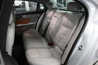 JAGUAR XF 2.7d V6 Luxury Saloon 4dr Diesel Auto Euro 4 (207 ps)