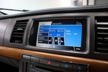JAGUAR XF 2.7d V6 Luxury Saloon 4dr Diesel Auto Euro 4 (207 ps)