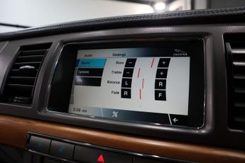 JAGUAR XF 2.7d V6 Luxury Saloon 4dr Diesel Auto Euro 4 (207 ps)