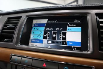 JAGUAR XF 2.7d V6 Luxury Saloon 4dr Diesel Auto Euro 4 (207 ps)