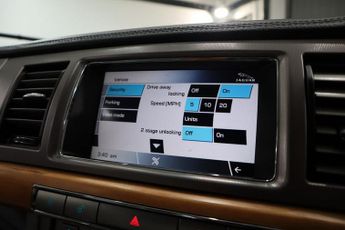 JAGUAR XF 2.7d V6 Luxury Saloon 4dr Diesel Auto Euro 4 (207 ps)