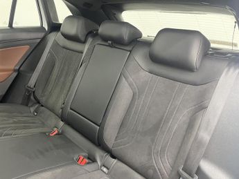 VOLKSWAGEN ID.4 Pro Performance 77kWh Max SUV 5dr Electric Auto (204 ps)