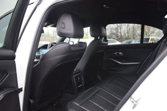 BMW 3 SERIES 2.0 330i M Sport Saloon 4dr Petrol Auto Euro 6 (s/s) (258 ps)