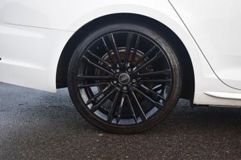 AUDI A4 2.0 TDI 35 S line Saloon 4dr Diesel S Tronic Euro 6 (s/s) (150 p