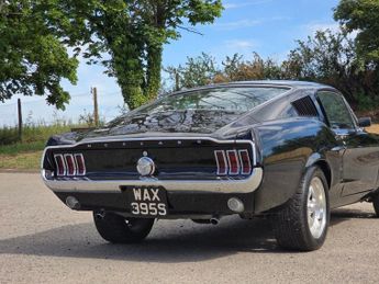 FORD MUSTANG 