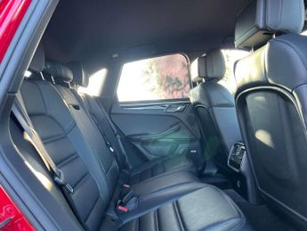 PORSCHE MACAN 2.0 Macan Semi-Auto 4WD 5dr