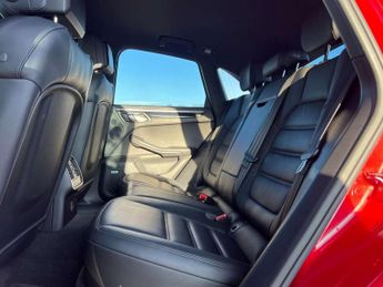 PORSCHE MACAN 2.0 Macan Semi-Auto 4WD 5dr