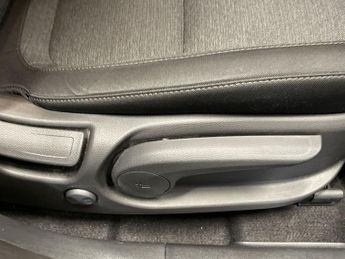 HYUNDAI KONA 39kWh Premium SUV 5dr Electric Auto (10.5kW Charger) (136 ps)