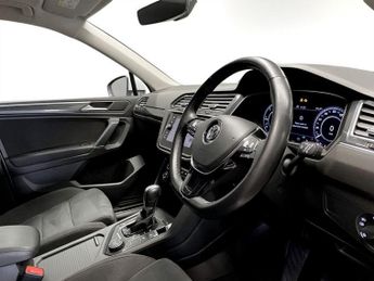 VOLKSWAGEN TIGUAN ALLSPACE 2.0 TDI SEL SUV 5dr Diesel DSG 4Motion Euro 6 (s/s) (150 ps)