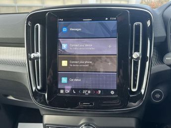 VOLVO XC40 2.0 B3 MHEV Plus SUV 5dr Petrol Hybrid DCT Auto Euro 6 (s/s) (16