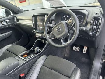 VOLVO XC40 2.0 B4 MHEV R-Design Pro SUV 5dr Petrol Hybrid Auto Euro 6 (s/s)