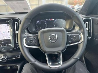 VOLVO XC40 2.0 B4 MHEV R-Design Pro SUV 5dr Petrol Hybrid Auto Euro 6 (s/s)