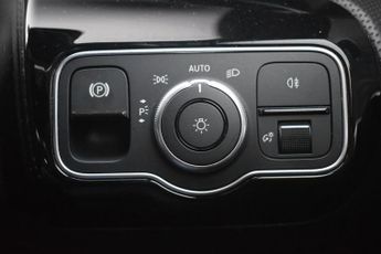 MERCEDES-BENZ CLA 1.3 CLA200 AMG Line (Premium) Coupe 4dr Petrol 7G-DCT Euro 6 (s/