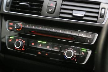 BMW 2 SERIES 2.0 220d Luxury Convertible 2dr Diesel Auto Euro 6 (s/s) (190 ps