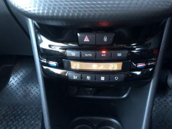 PEUGEOT 2008 1.2 PureTech Allure SUV 5dr Petrol ETG Euro 6 (s/s) (82 ps)