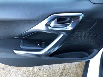 PEUGEOT 2008 1.2 PureTech Allure SUV 5dr Petrol ETG Euro 6 (s/s) (82 ps)