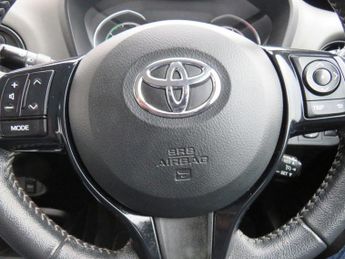 TOYOTA YARIS 1.5 VVT-h Icon Tech Hatchback 5dr Petrol Hybrid E-CVT Euro 6 (s/