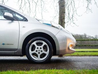NISSAN LEAF 30kWh Acenta Hatchback 5dr Electric Auto (109 bhp)