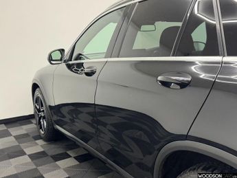 MERCEDES-BENZ GLC 2.1 GLC220d AMG Line SUV 5dr Diesel G-Tronic 4MATIC Euro 6 (s/s)