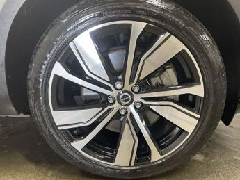 VOLVO XC40 Recharge Twin 78kWh Pro SUV 5dr Electric Auto AWD (408 ps)