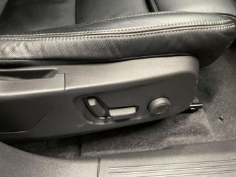 VOLVO XC40 Recharge Twin 78kWh Pro SUV 5dr Electric Auto AWD (408 ps)