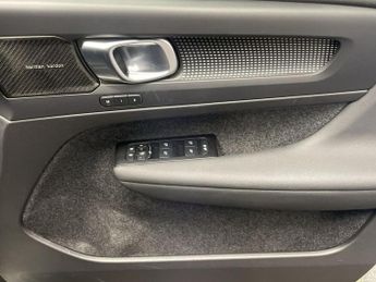 VOLVO XC40 Recharge Twin 78kWh Pro SUV 5dr Electric Auto AWD (408 ps)