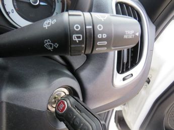 FIAT 500L 1.3 MultiJet Lounge MPV 5dr Diesel Dualogic Euro 5 (s/s) (85 bhp