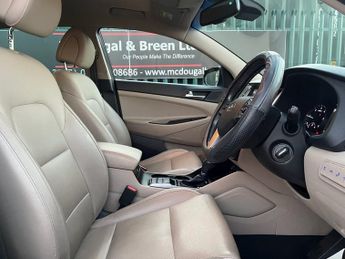 HYUNDAI TUCSON 1.7 CRDi Blue Drive Premium SUV 5dr Diesel DCT Euro 6 (s/s) (141